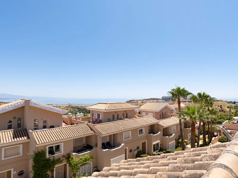 House - Townhouse в продаже в Manilva, Málaga. В доме 4 спален и 3 ванных комнат. Площадь дома 262 м². Площадь участка 92 м²