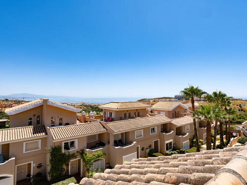 House - Townhouse в продаже в Manilva, Málaga. В доме 4 спален и 3 ванных комнат. Площадь дома 262 м². Площадь участка 92 м²