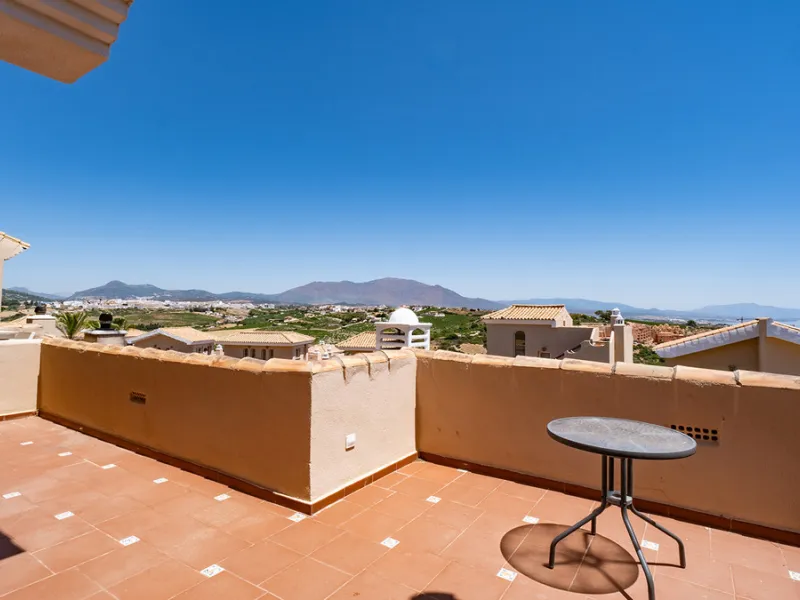 House - Townhouse в продаже в Manilva, Málaga. В доме 4 спален и 3 ванных комнат. Площадь дома 262 м². Площадь участка 92 м²