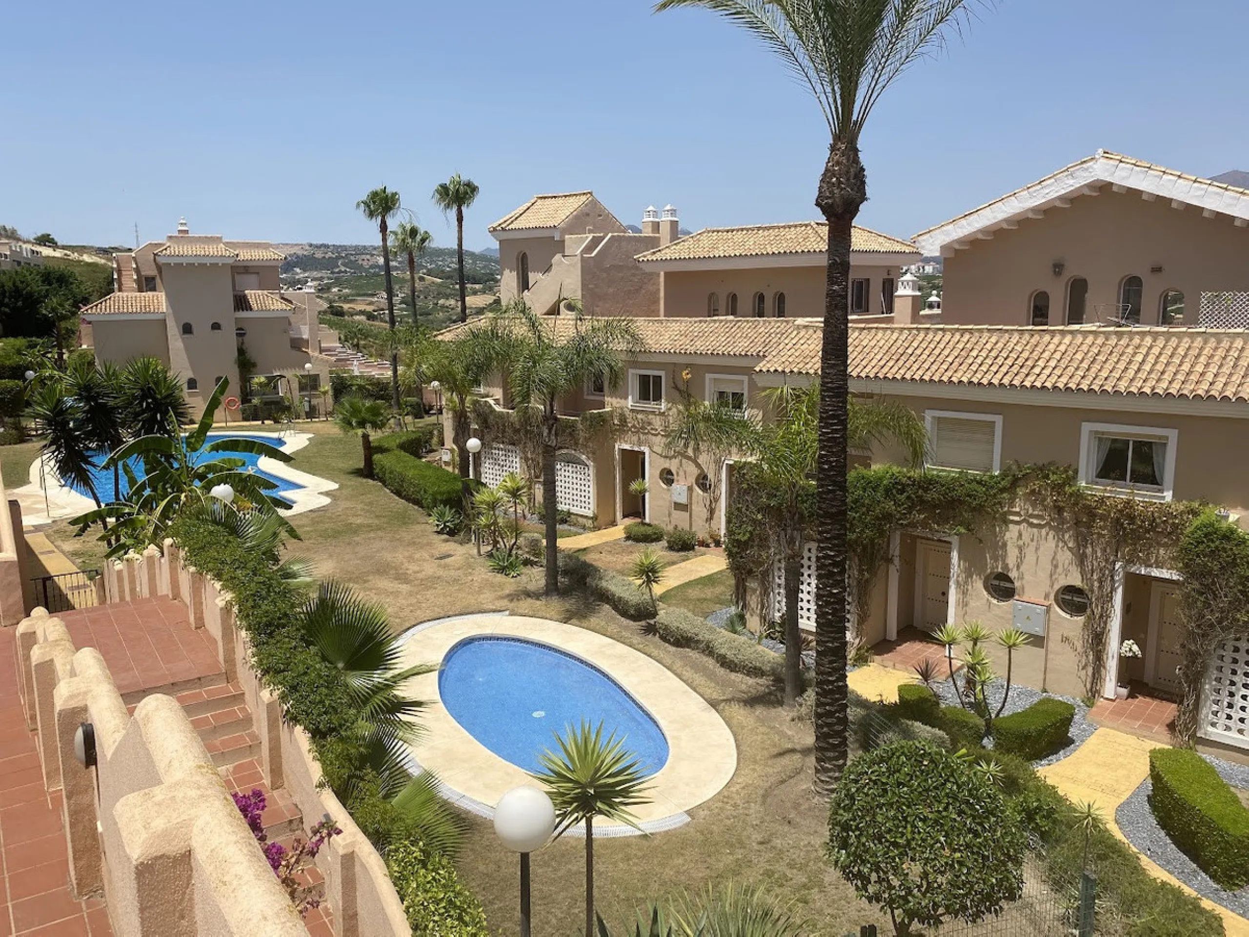 House - Townhouse в продаже в Manilva, Málaga. В доме 4 спален и 3 ванных комнат. Площадь дома 262 м². Площадь участка 92 м²