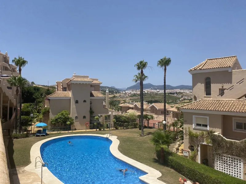 House - Townhouse в продаже в Manilva, Málaga. В доме 4 спален и 3 ванных комнат. Площадь дома 262 м². Площадь участка 92 м²