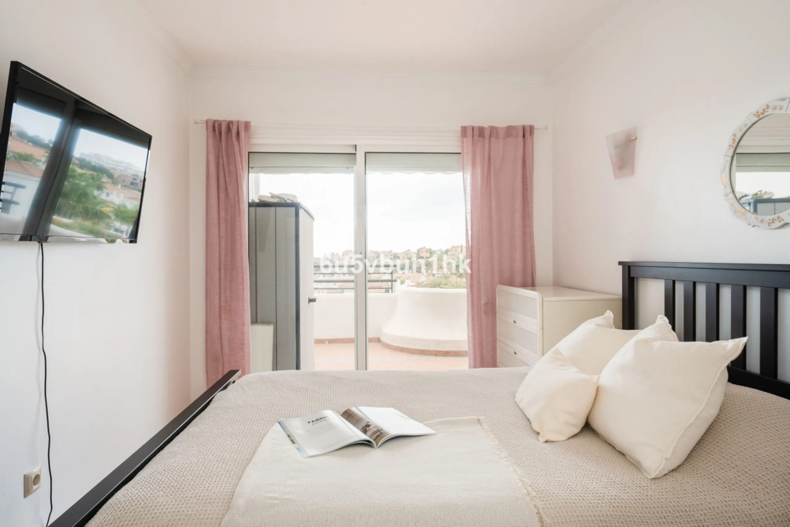 House - Townhouse в продаже в Benalmadena, Málaga. В доме 5 спален и 4 ванных комнат. Площадь дома 258 м². Площадь участка 258 м²