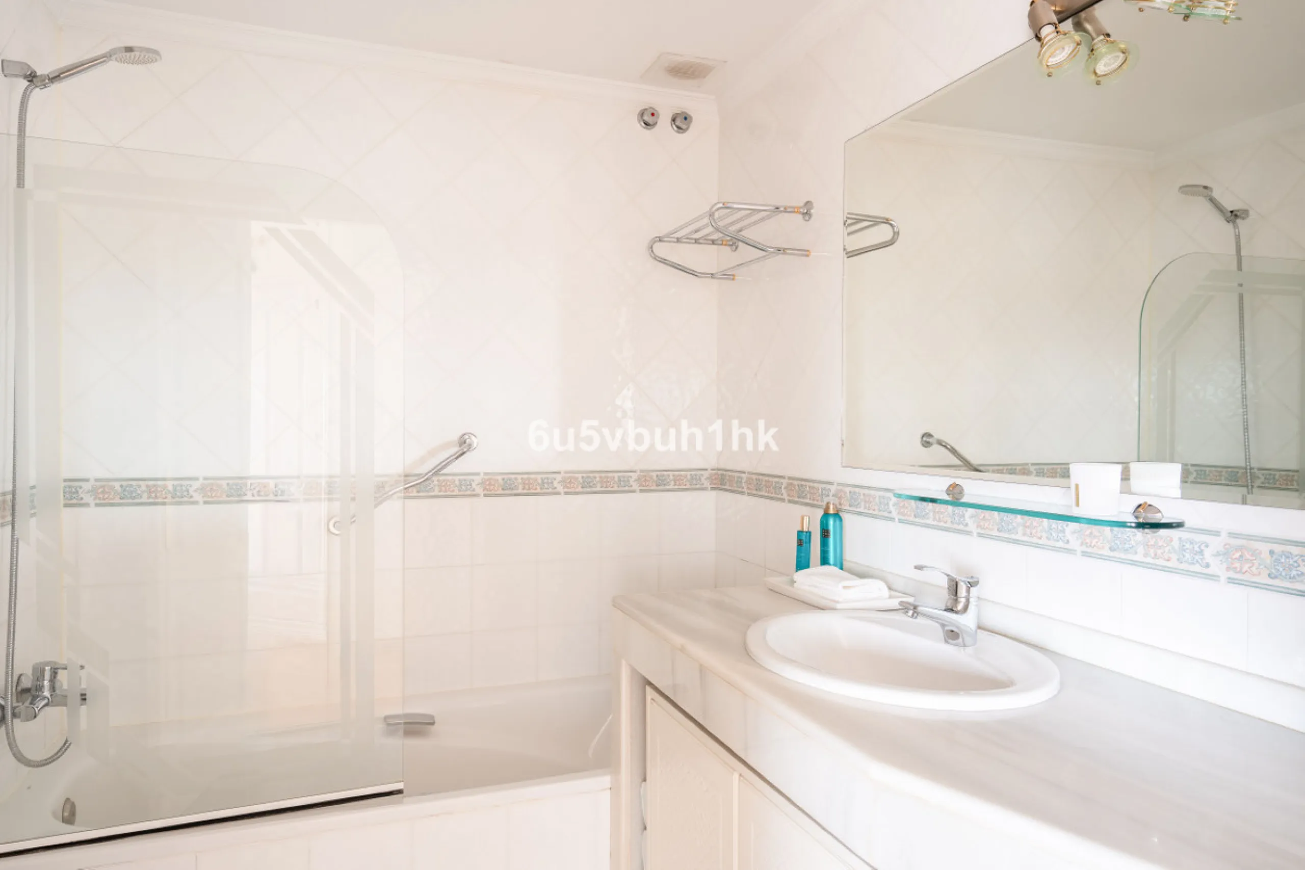 House - Townhouse в продаже в Benalmadena, Málaga. В доме 5 спален и 4 ванных комнат. Площадь дома 258 м². Площадь участка 258 м²