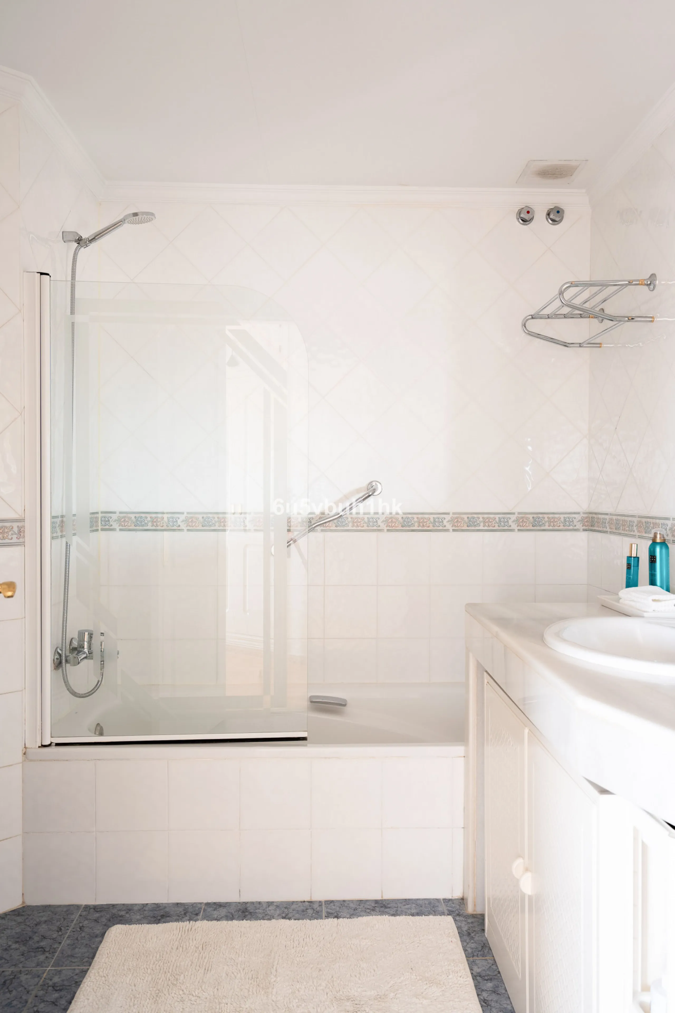 House - Townhouse в продаже в Benalmadena, Málaga. В доме 5 спален и 4 ванных комнат. Площадь дома 258 м². Площадь участка 258 м²