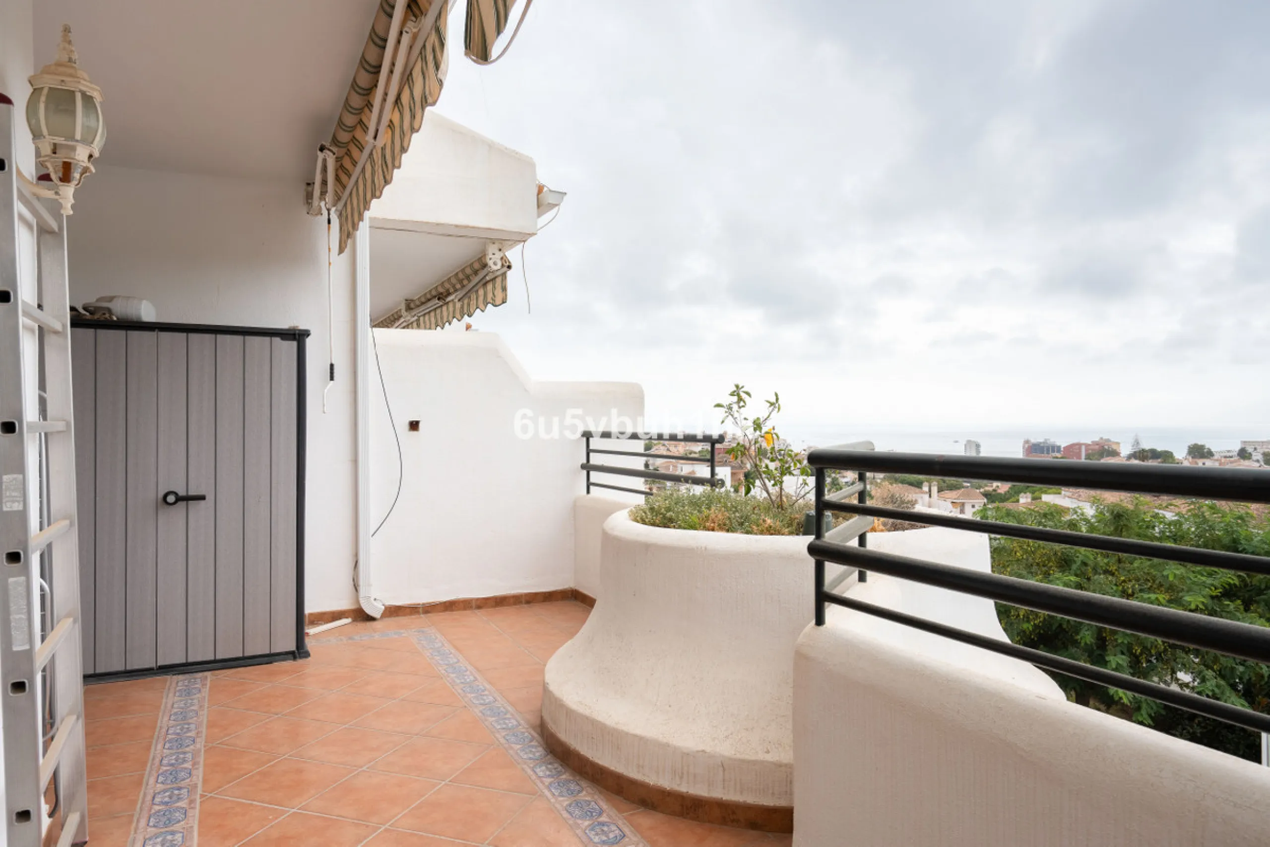 House - Townhouse в продаже в Benalmadena, Málaga. В доме 5 спален и 4 ванных комнат. Площадь дома 258 м². Площадь участка 258 м²
