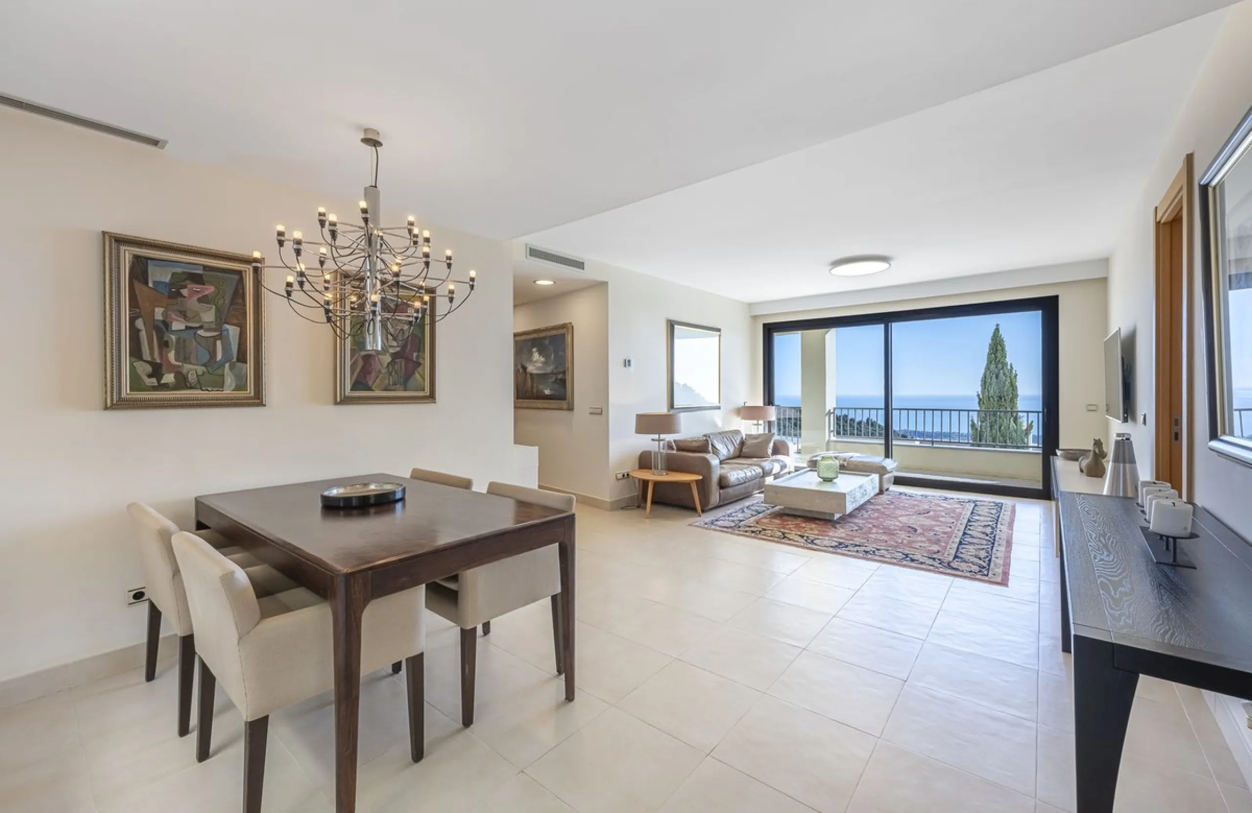 Apartment - Middle Floor Apartment в продаже в Marbella, Málaga. В доме 3 спален и 2 ванных комнат. Площадь дома 130 м²