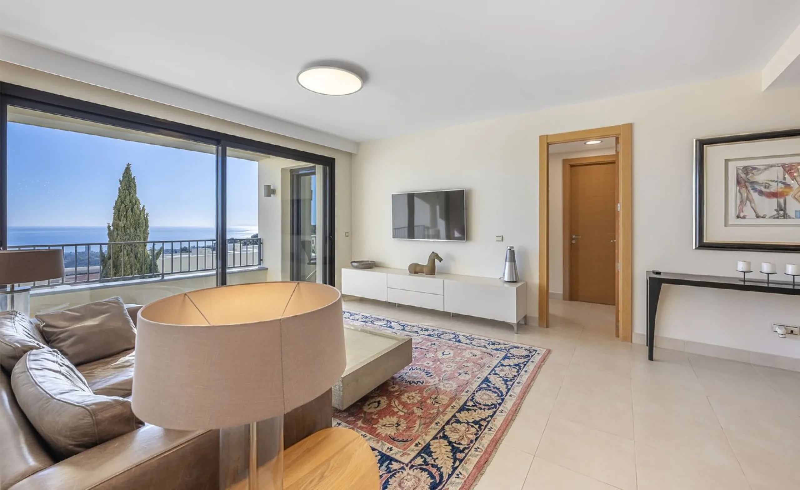 Apartment - Middle Floor Apartment в продаже в Marbella, Málaga. В доме 3 спален и 2 ванных комнат. Площадь дома 130 м²