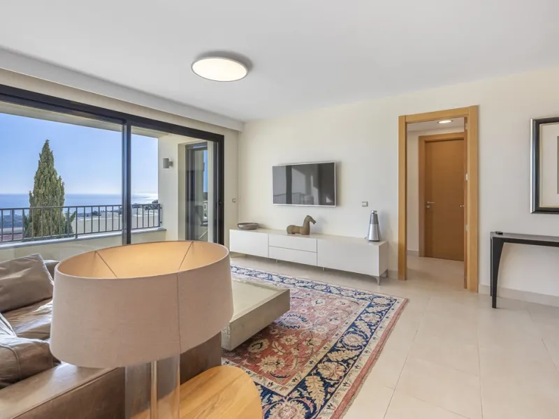 Apartment - Middle Floor Apartment в продаже в Marbella, Málaga. В доме 3 спален и 2 ванных комнат. Площадь дома 130 м²