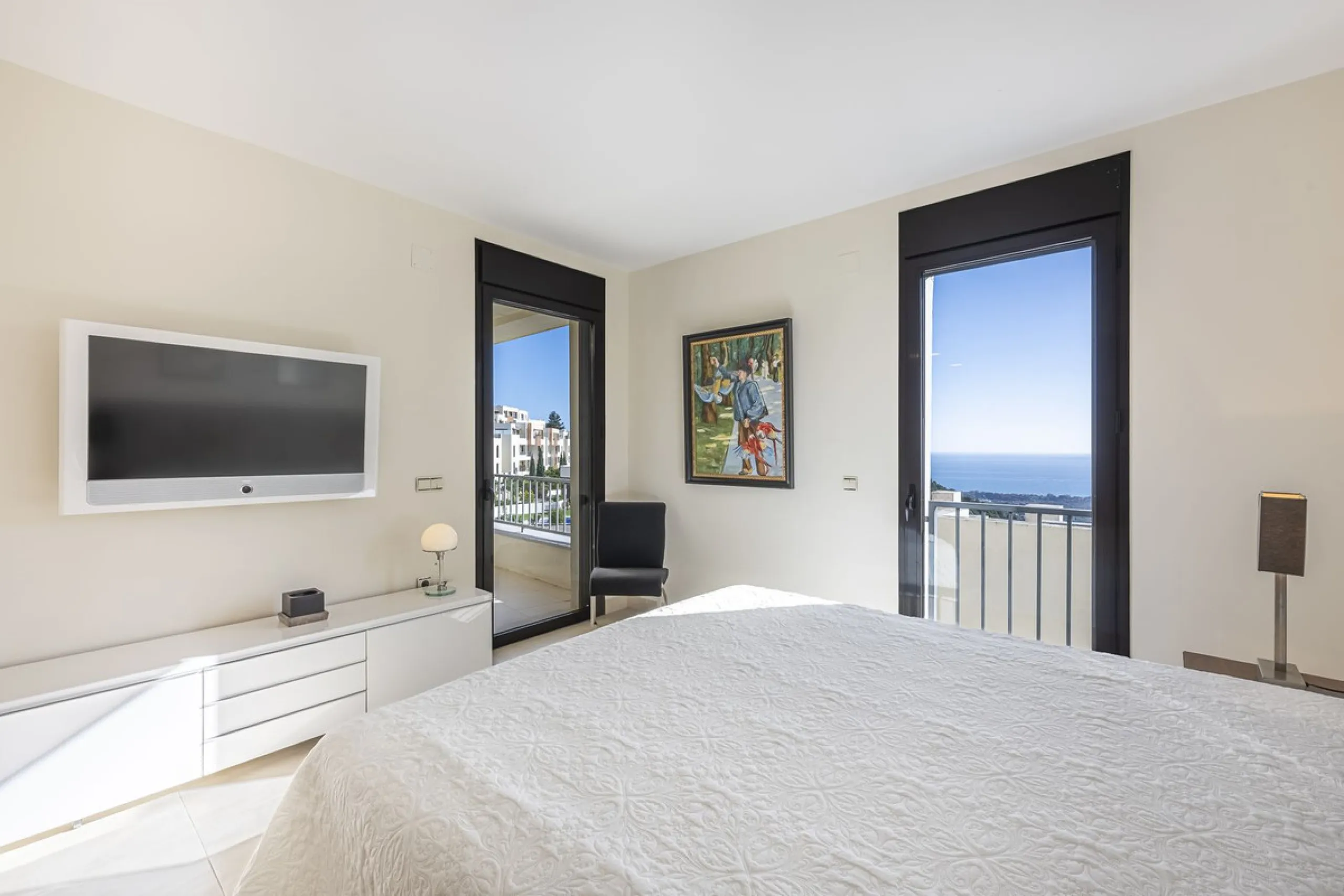 Apartment - Middle Floor Apartment в продаже в Marbella, Málaga. В доме 3 спален и 2 ванных комнат. Площадь дома 130 м²