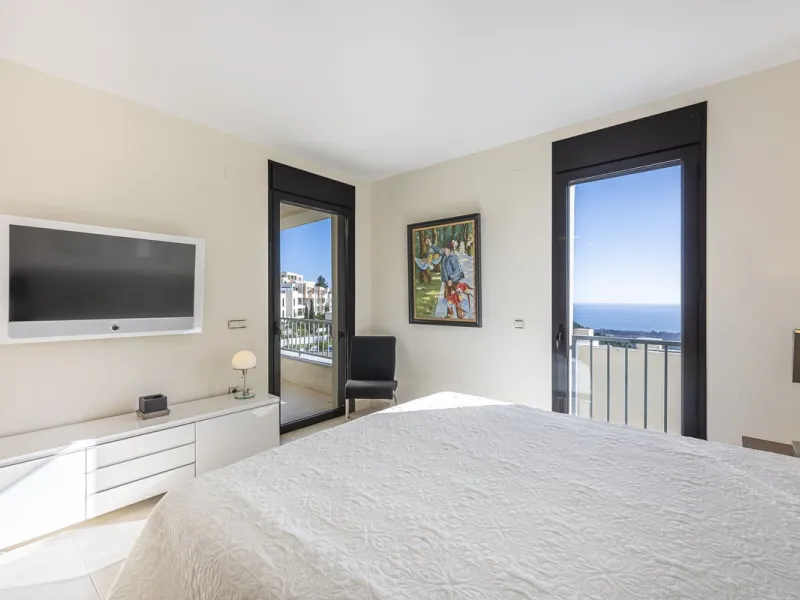 Apartment - Middle Floor Apartment в продаже в Marbella, Málaga. В доме 3 спален и 2 ванных комнат. Площадь дома 130 м²