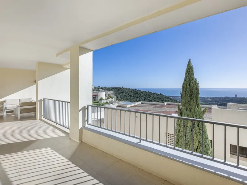 Apartment - Middle Floor Apartment в продаже в Marbella, Málaga. В доме 3 спален и 2 ванных комнат. Площадь дома 130 м²