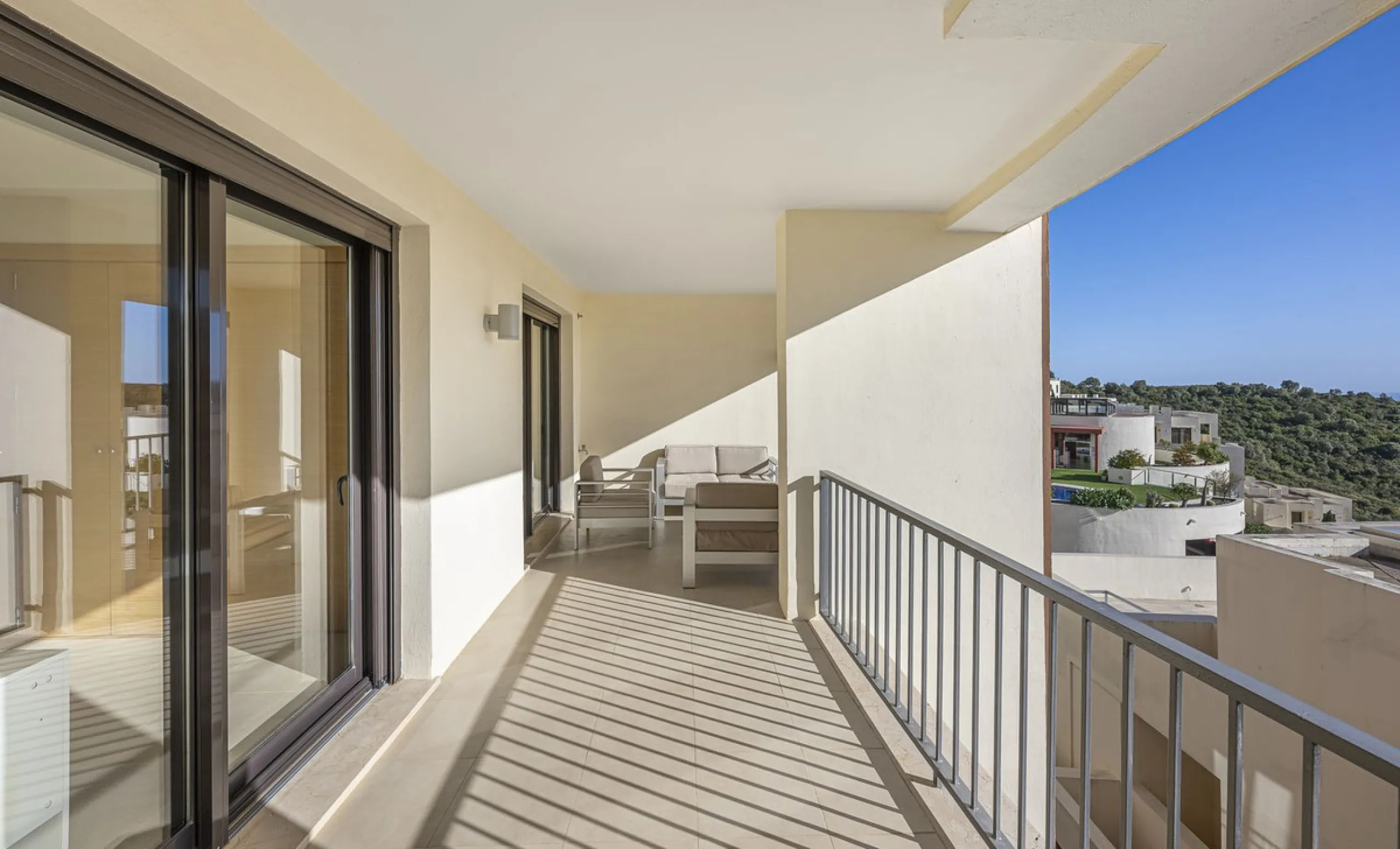 Apartment - Middle Floor Apartment в продаже в Marbella, Málaga. В доме 3 спален и 2 ванных комнат. Площадь дома 130 м²
