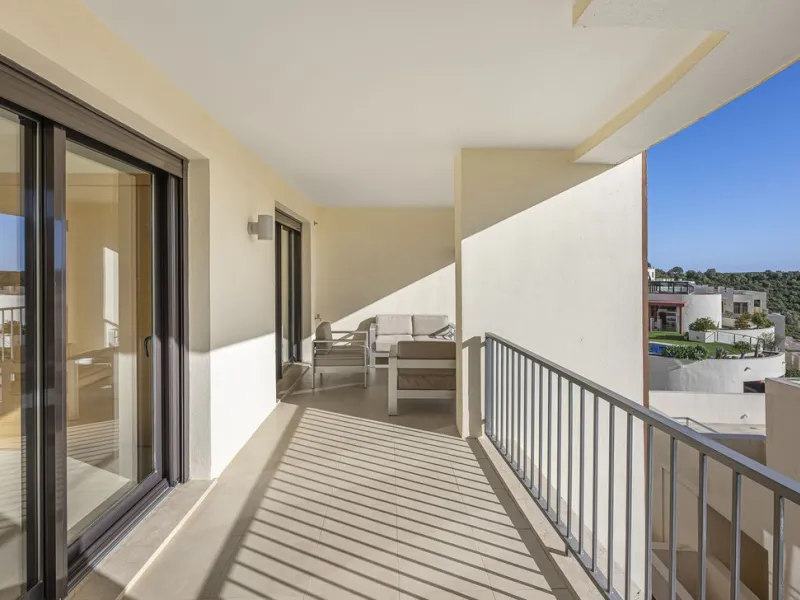 Apartment - Middle Floor Apartment в продаже в Marbella, Málaga. В доме 3 спален и 2 ванных комнат. Площадь дома 130 м²