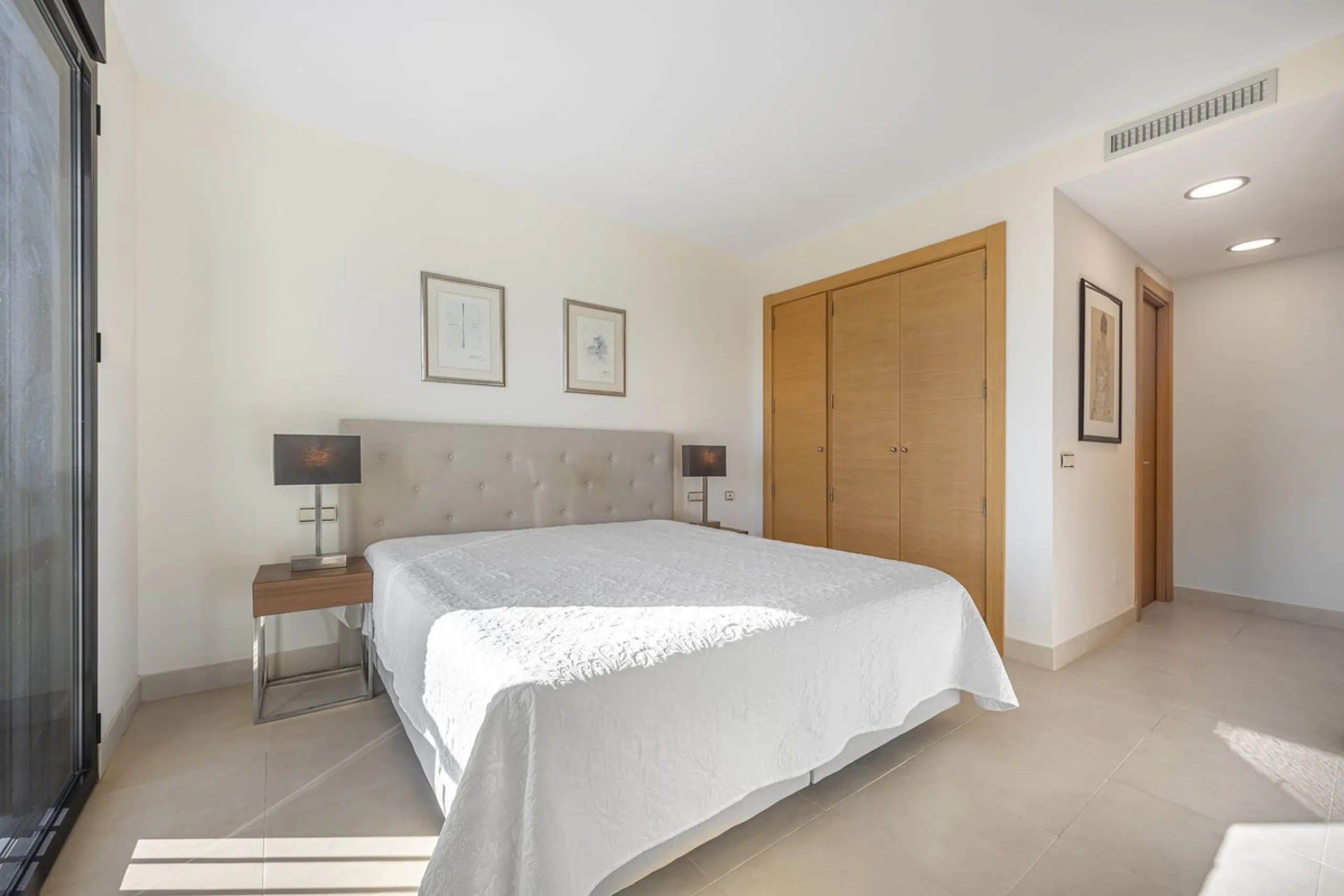 Apartment - Middle Floor Apartment в продаже в Marbella, Málaga. В доме 3 спален и 2 ванных комнат. Площадь дома 130 м²