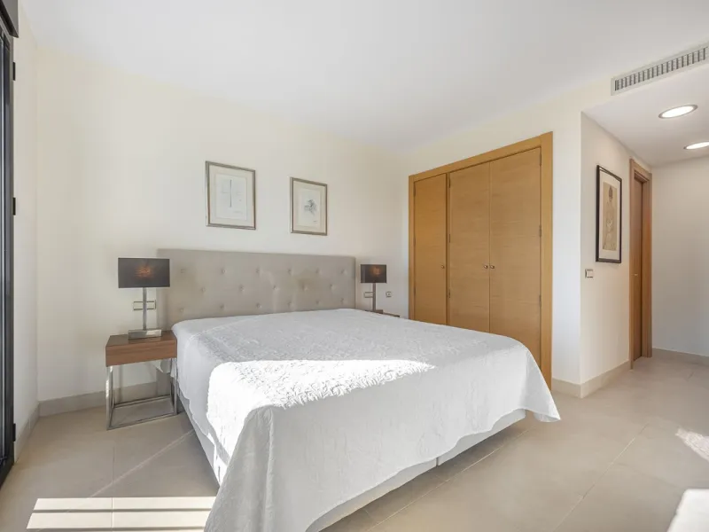 Apartment - Middle Floor Apartment в продаже в Marbella, Málaga. В доме 3 спален и 2 ванных комнат. Площадь дома 130 м²