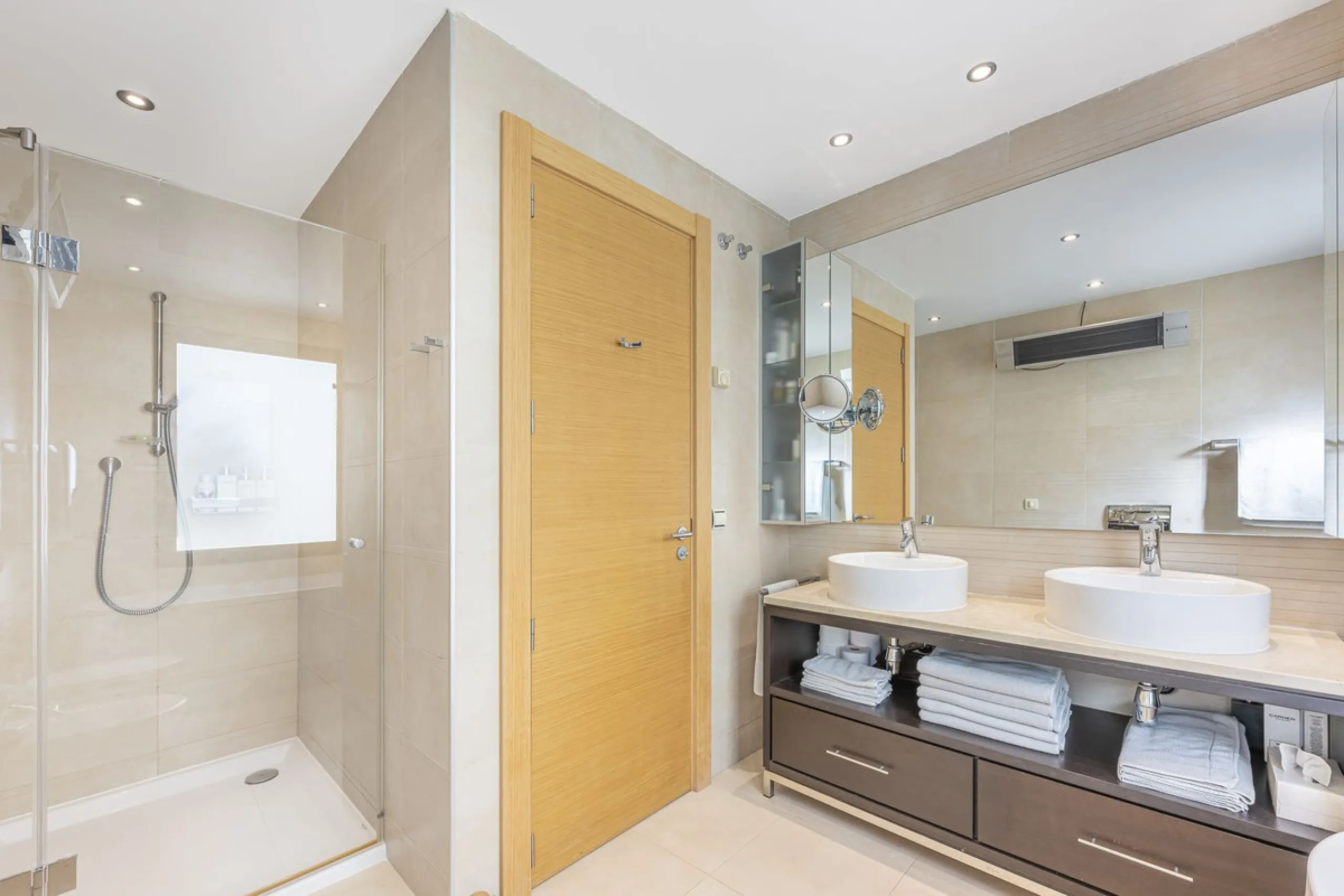 Apartment - Middle Floor Apartment в продаже в Marbella, Málaga. В доме 3 спален и 2 ванных комнат. Площадь дома 130 м²