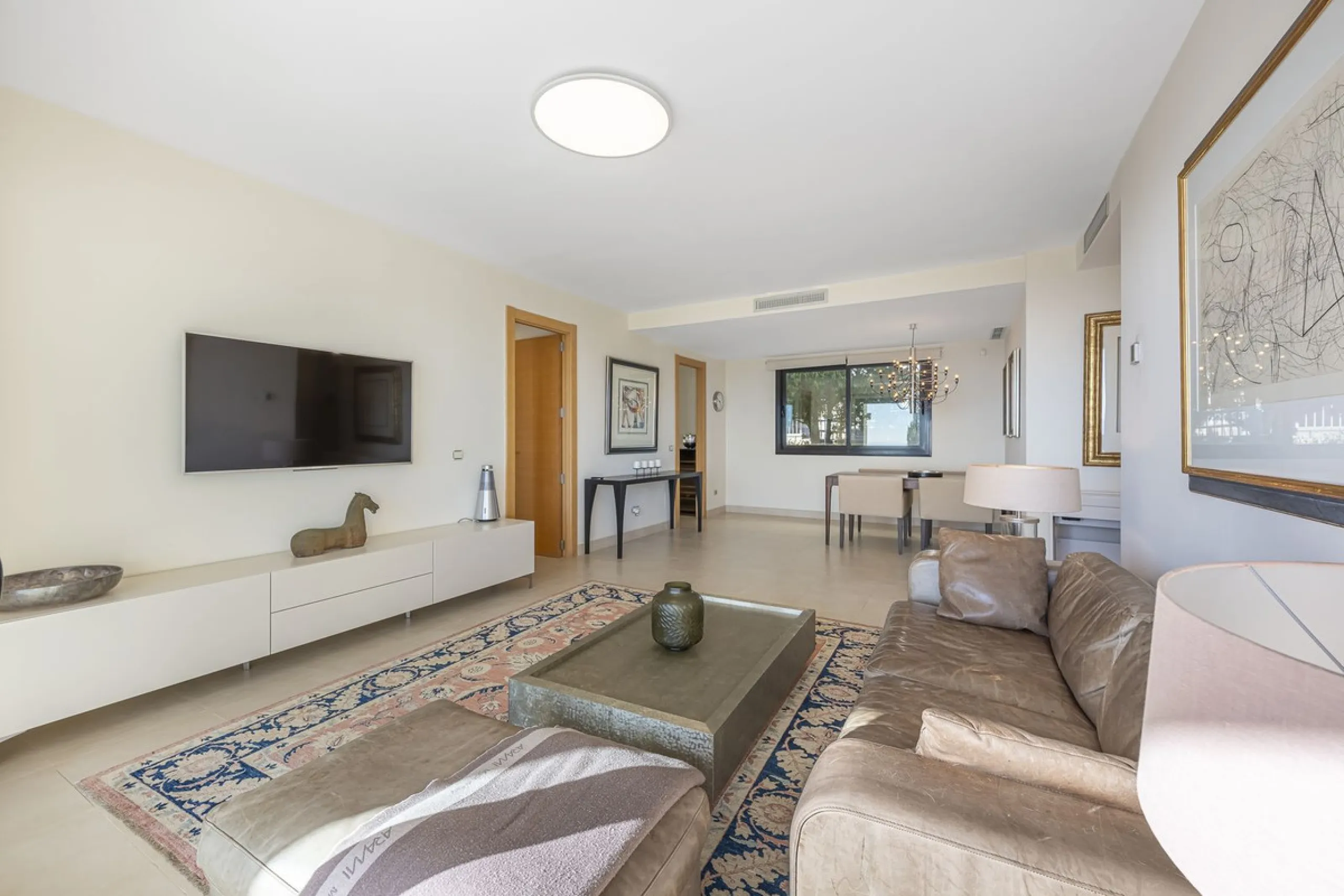 Apartment - Middle Floor Apartment в продаже в Marbella, Málaga. В доме 3 спален и 2 ванных комнат. Площадь дома 130 м²
