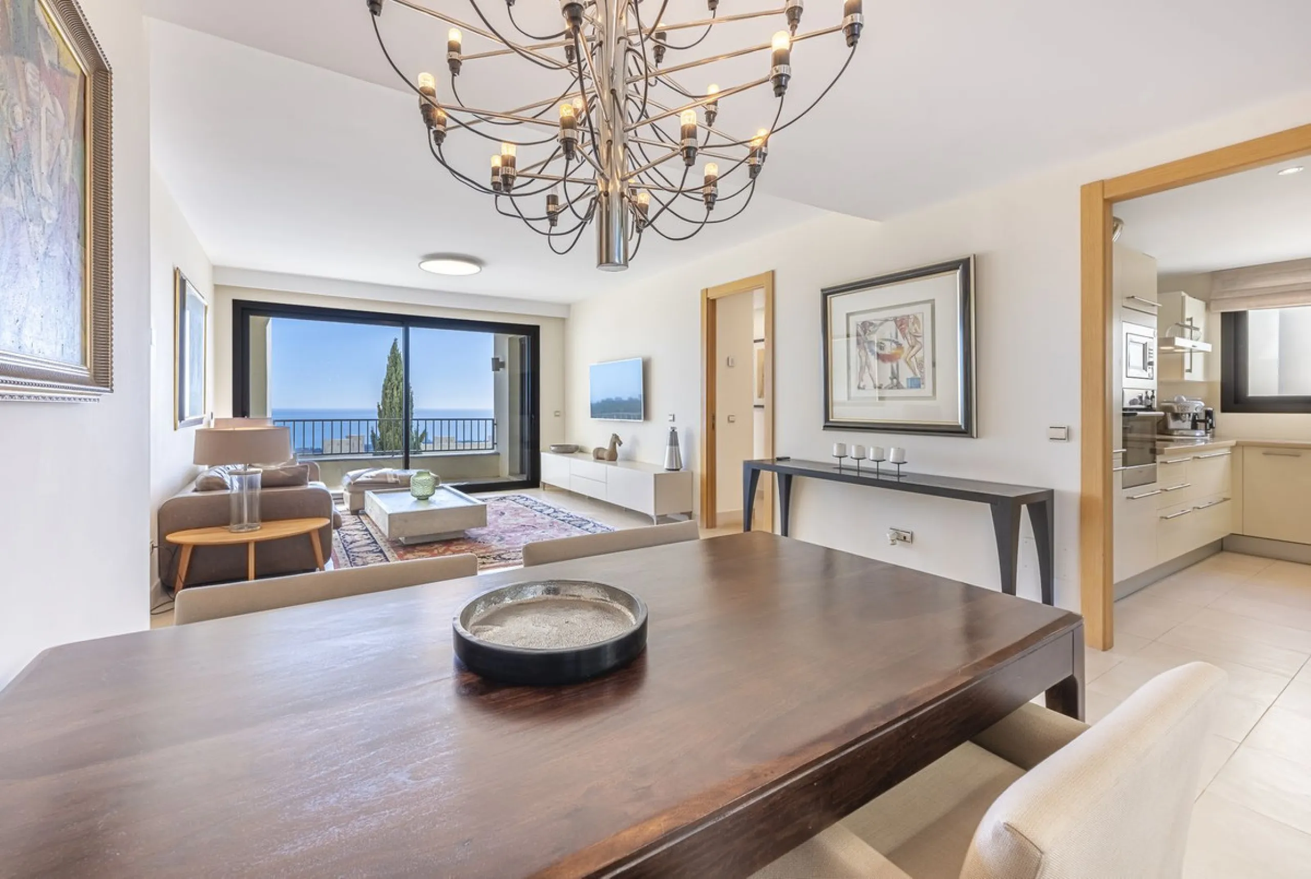 Apartment - Middle Floor Apartment в продаже в Marbella, Málaga. В доме 3 спален и 2 ванных комнат. Площадь дома 130 м²
