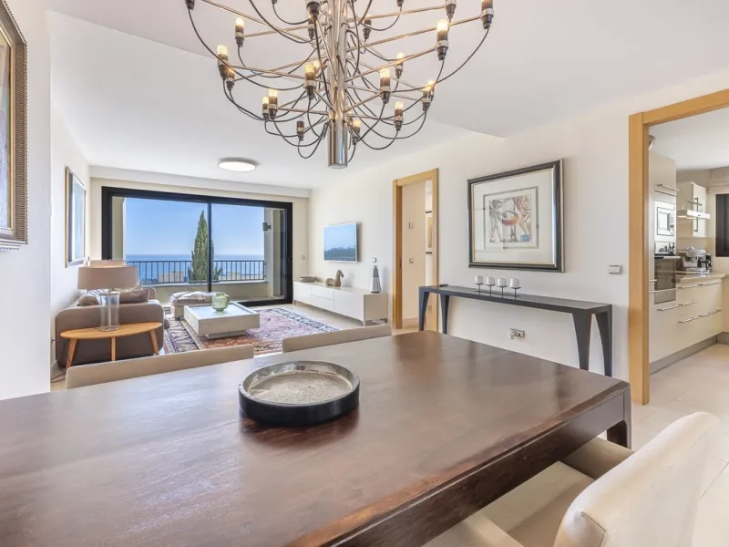 Apartment - Middle Floor Apartment в продаже в Marbella, Málaga. В доме 3 спален и 2 ванных комнат. Площадь дома 130 м²