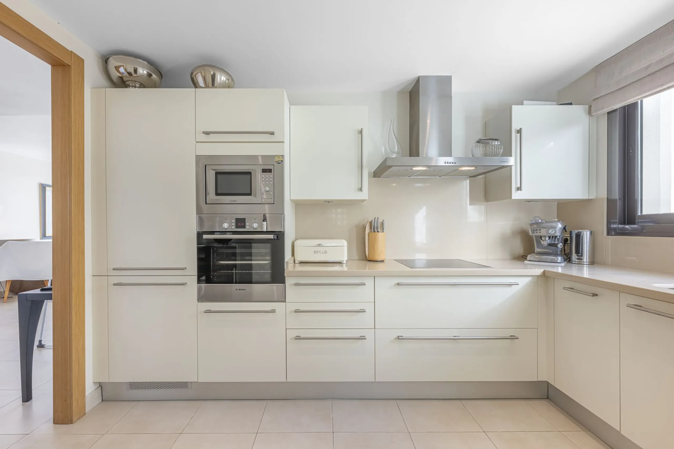 Apartment - Middle Floor Apartment в продаже в Marbella, Málaga. В доме 3 спален и 2 ванных комнат. Площадь дома 130 м²