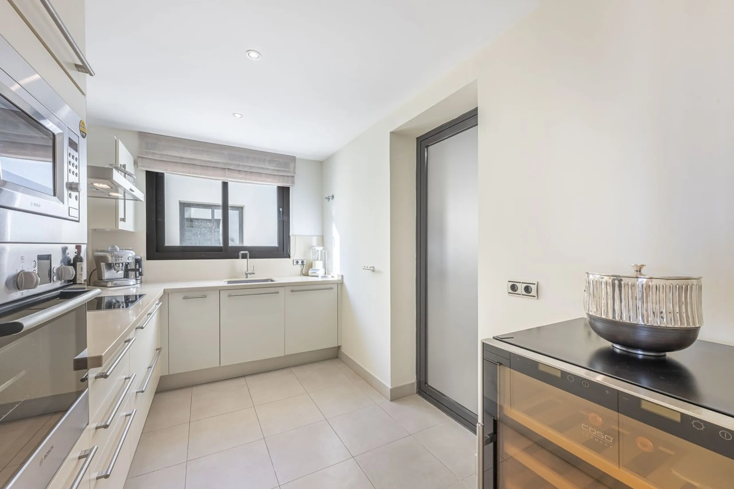 Apartment - Middle Floor Apartment в продаже в Marbella, Málaga. В доме 3 спален и 2 ванных комнат. Площадь дома 130 м²