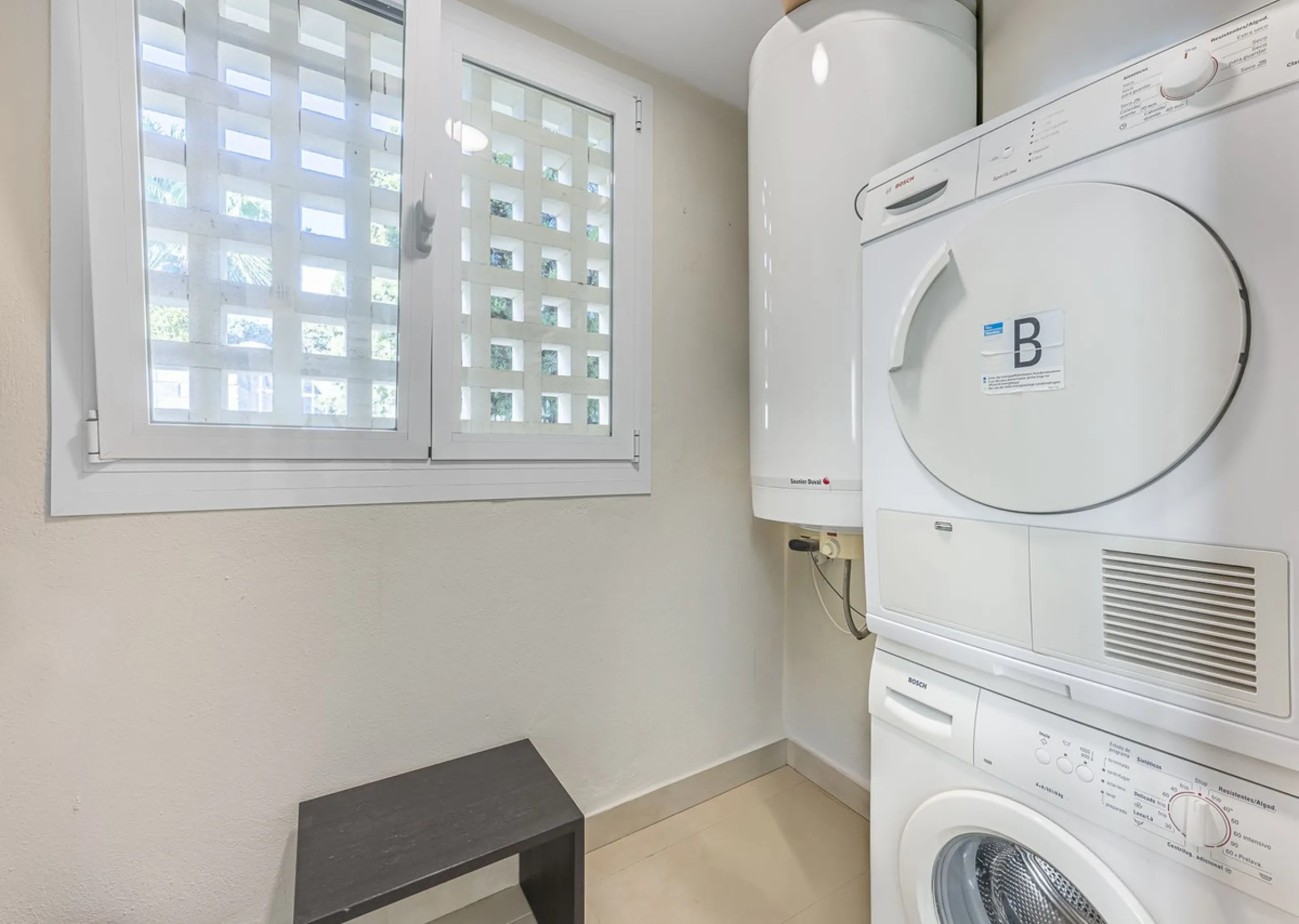 Apartment - Middle Floor Apartment в продаже в Marbella, Málaga. В доме 3 спален и 2 ванных комнат. Площадь дома 130 м²