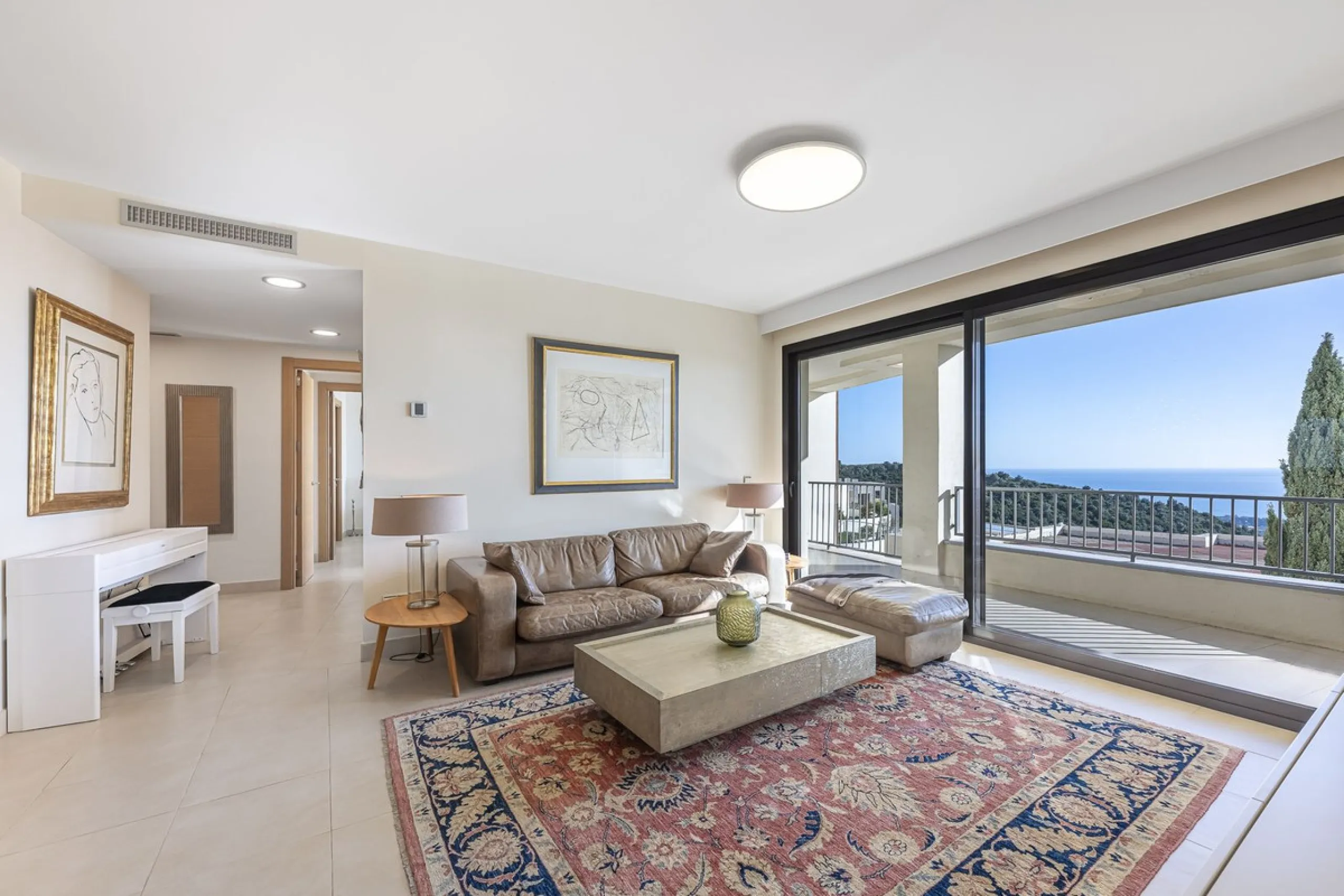 Apartment - Middle Floor Apartment в продаже в Marbella, Málaga. В доме 3 спален и 2 ванных комнат. Площадь дома 130 м²