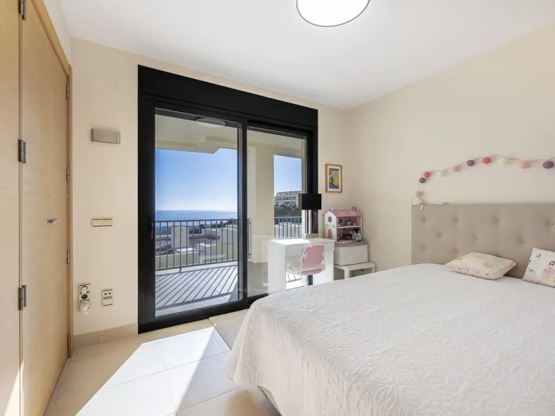 Apartment - Middle Floor Apartment в продаже в Marbella, Málaga. В доме 3 спален и 2 ванных комнат. Площадь дома 130 м²
