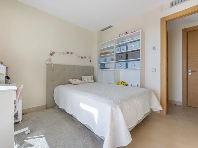 Apartment - Middle Floor Apartment в продаже в Marbella, Málaga. В доме 3 спален и 2 ванных комнат. Площадь дома 130 м²