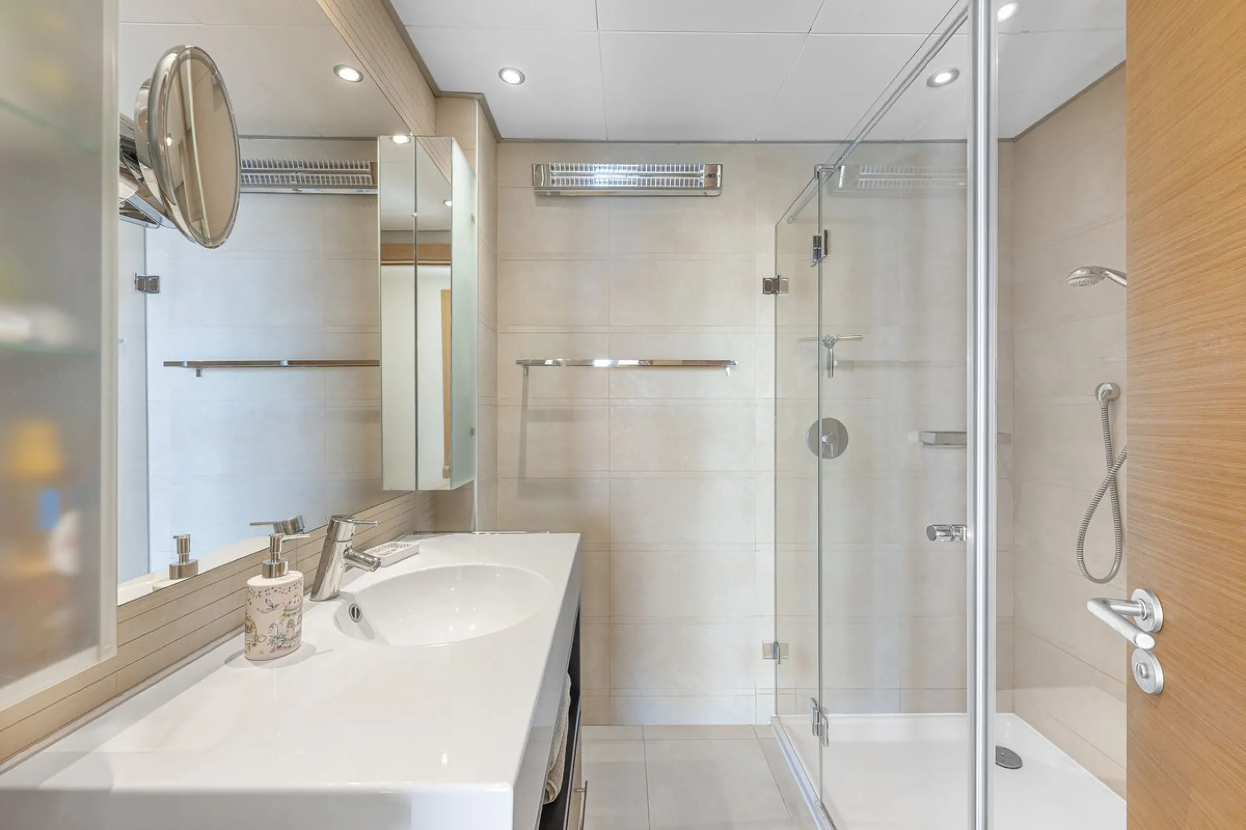 Apartment - Middle Floor Apartment в продаже в Marbella, Málaga. В доме 3 спален и 2 ванных комнат. Площадь дома 130 м²