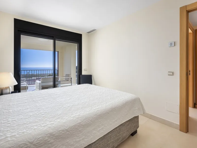 Apartment - Middle Floor Apartment в продаже в Marbella, Málaga. В доме 3 спален и 2 ванных комнат. Площадь дома 130 м²