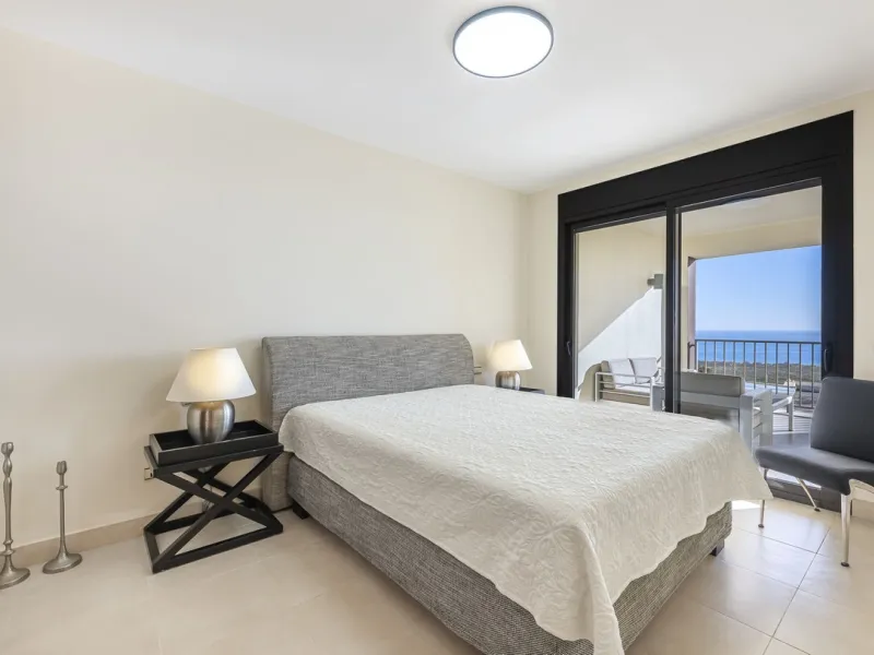 Apartment - Middle Floor Apartment в продаже в Marbella, Málaga. В доме 3 спален и 2 ванных комнат. Площадь дома 130 м²