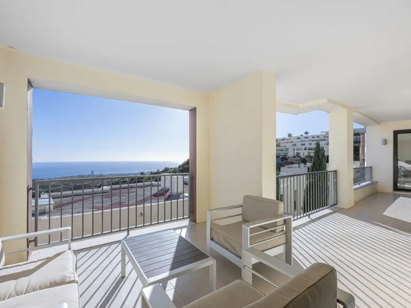 Apartment - Middle Floor Apartment в продаже в Marbella, Málaga. В доме 3 спален и 2 ванных комнат. Площадь дома 130 м²