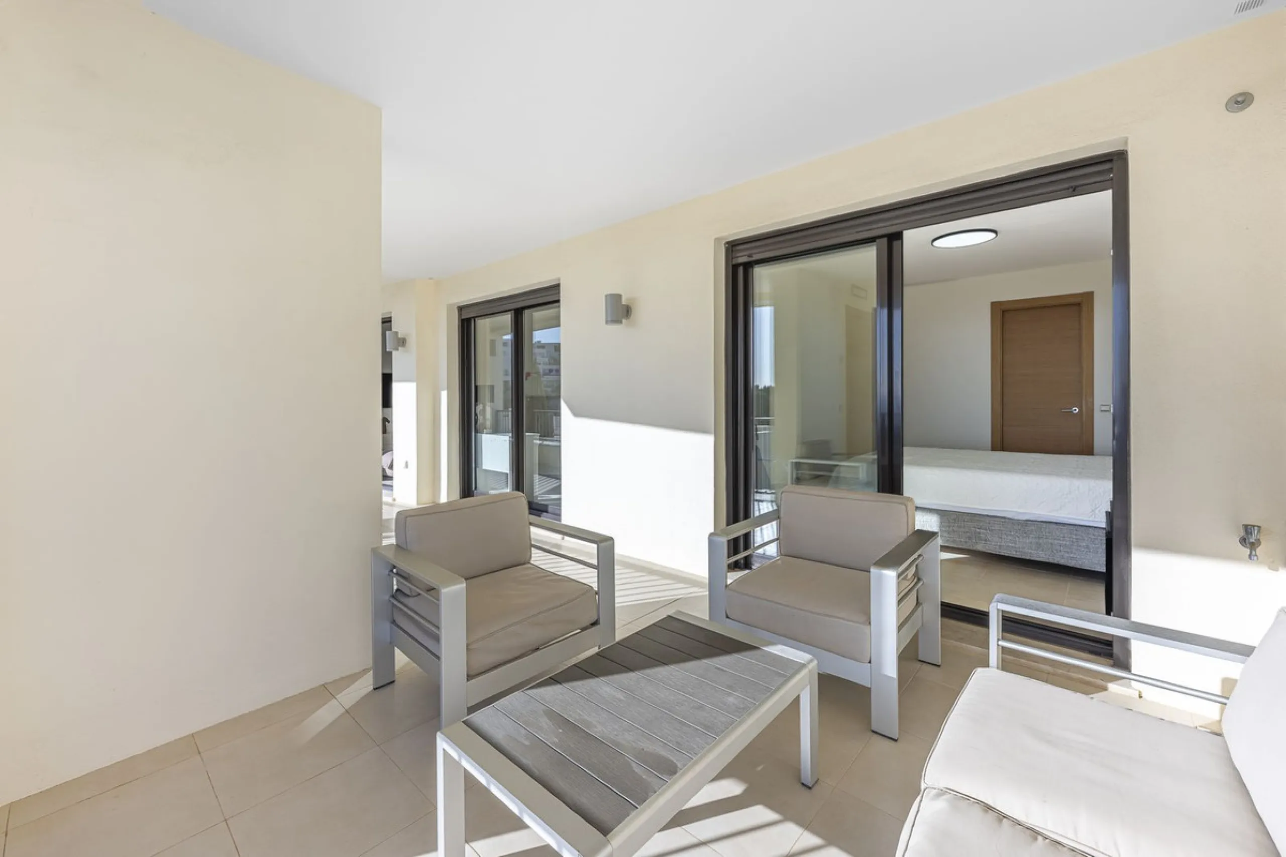 Apartment - Middle Floor Apartment в продаже в Marbella, Málaga. В доме 3 спален и 2 ванных комнат. Площадь дома 130 м²