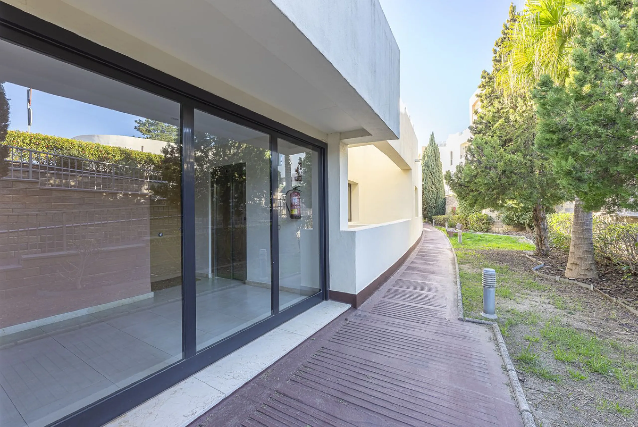 Apartment - Middle Floor Apartment в продаже в Marbella, Málaga. В доме 3 спален и 2 ванных комнат. Площадь дома 130 м²