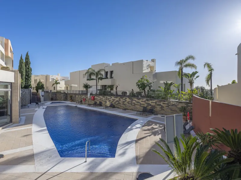 Apartment - Middle Floor Apartment в продаже в Marbella, Málaga. В доме 3 спален и 2 ванных комнат. Площадь дома 130 м²
