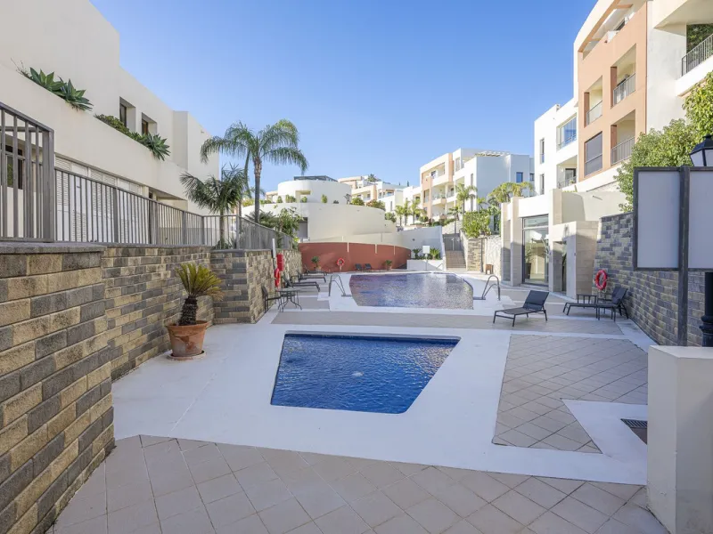 Apartment - Middle Floor Apartment в продаже в Marbella, Málaga. В доме 3 спален и 2 ванных комнат. Площадь дома 130 м²