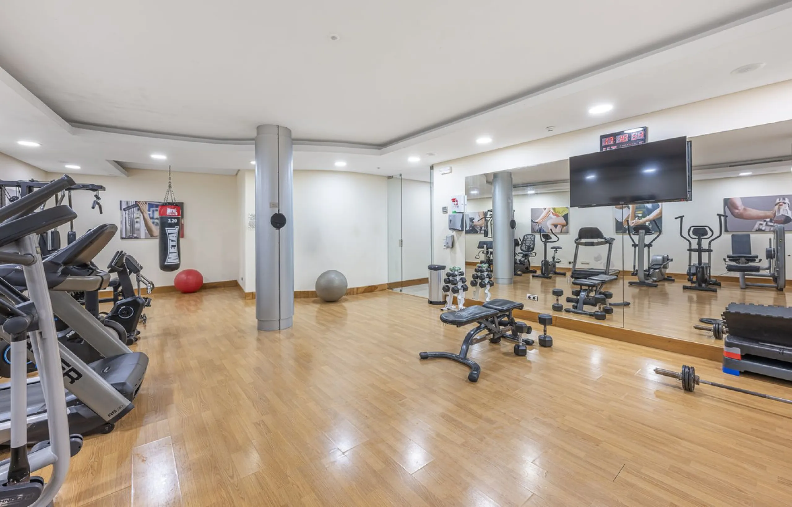Apartment - Middle Floor Apartment в продаже в Marbella, Málaga. В доме 3 спален и 2 ванных комнат. Площадь дома 130 м²