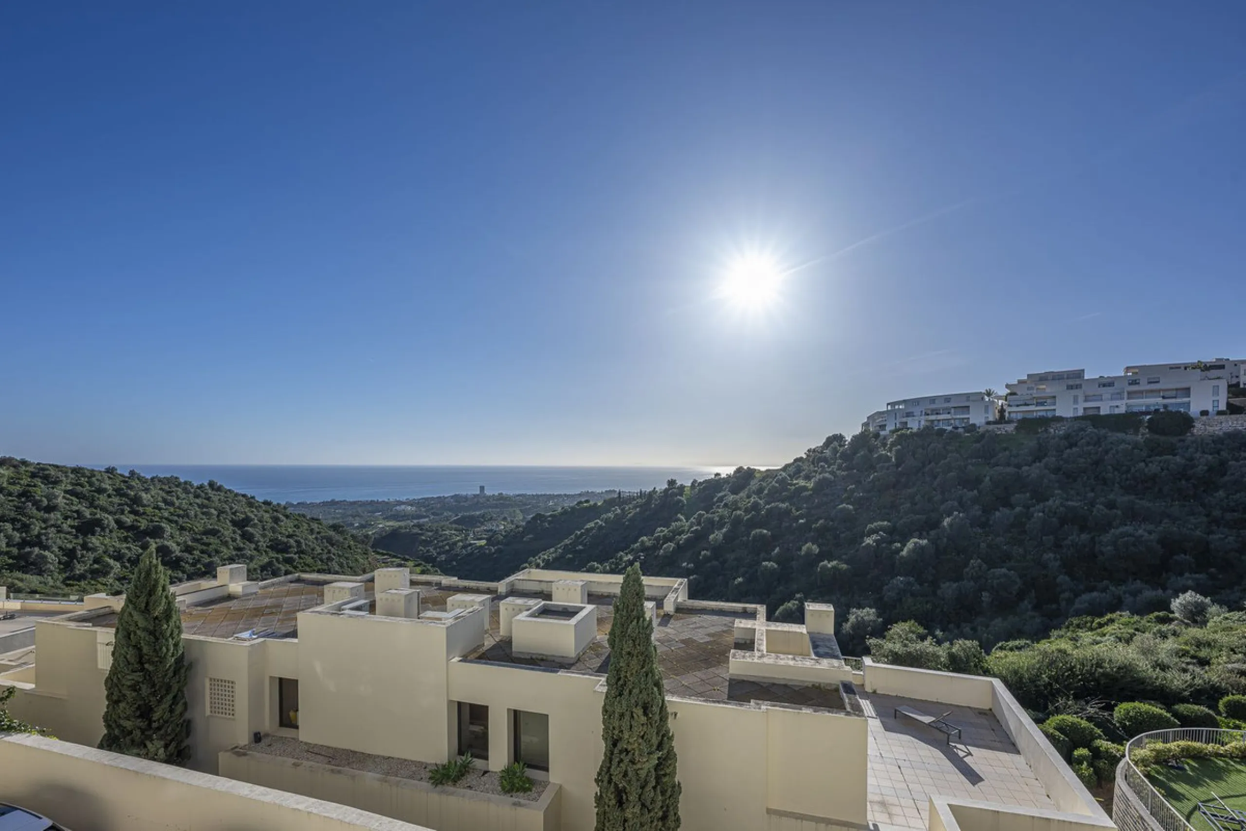 Apartment - Middle Floor Apartment в продаже в Marbella, Málaga. В доме 3 спален и 2 ванных комнат. Площадь дома 130 м²