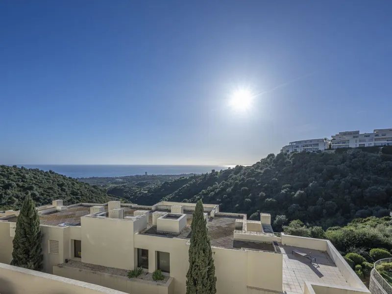 Apartment - Middle Floor Apartment в продаже в Marbella, Málaga. В доме 3 спален и 2 ванных комнат. Площадь дома 130 м²