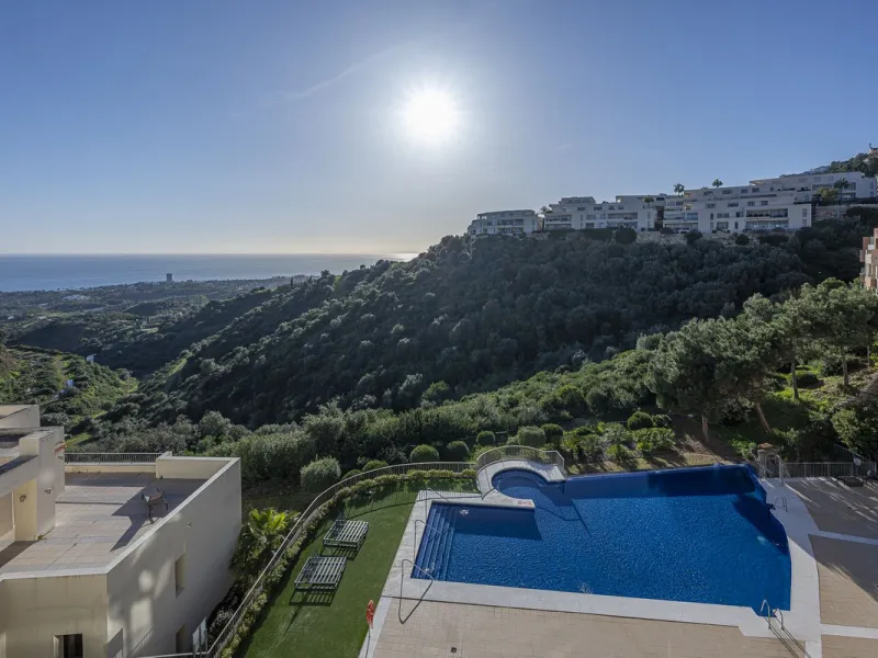 Apartment - Middle Floor Apartment в продаже в Marbella, Málaga. В доме 3 спален и 2 ванных комнат. Площадь дома 130 м²