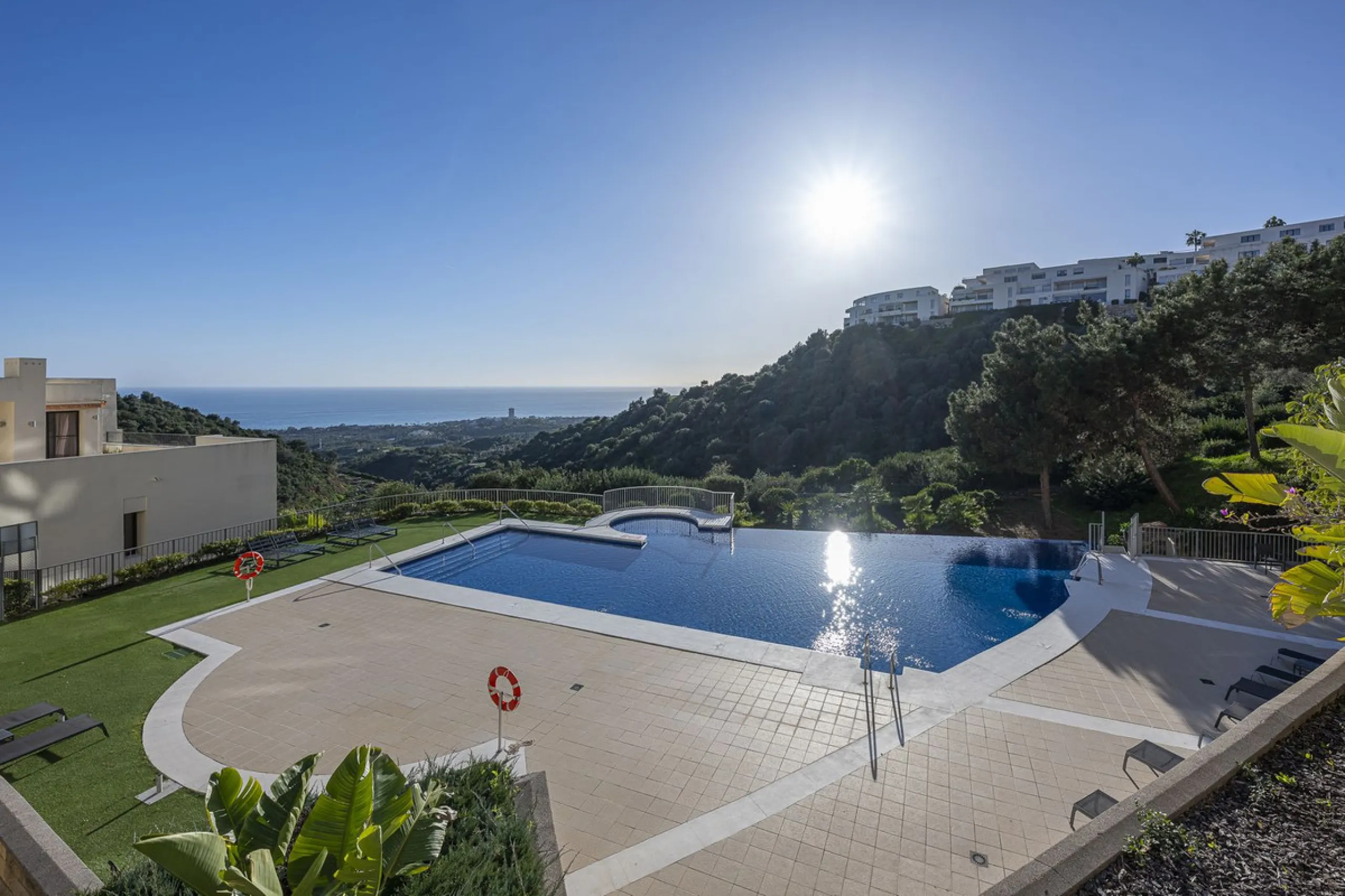 Apartment - Middle Floor Apartment в продаже в Marbella, Málaga. В доме 3 спален и 2 ванных комнат. Площадь дома 130 м²