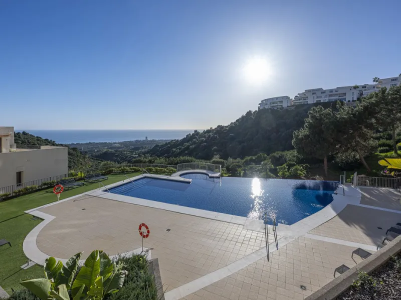 Apartment - Middle Floor Apartment в продаже в Marbella, Málaga. В доме 3 спален и 2 ванных комнат. Площадь дома 130 м²
