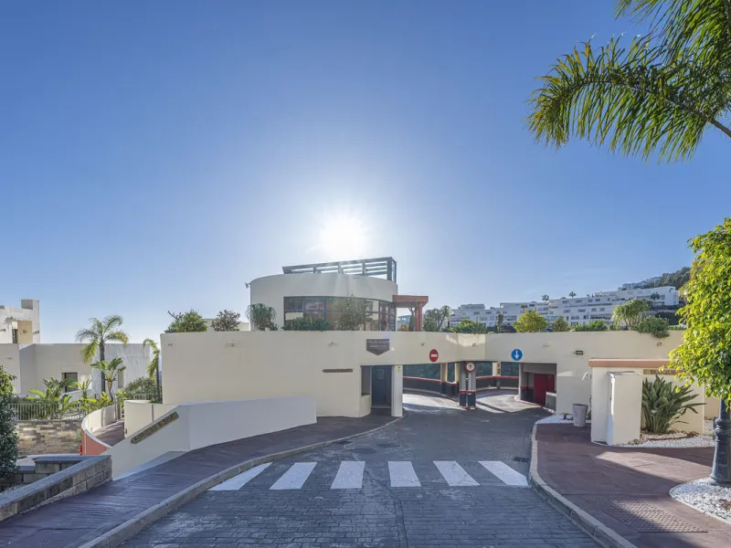 Apartment - Middle Floor Apartment в продаже в Marbella, Málaga. В доме 3 спален и 2 ванных комнат. Площадь дома 130 м²