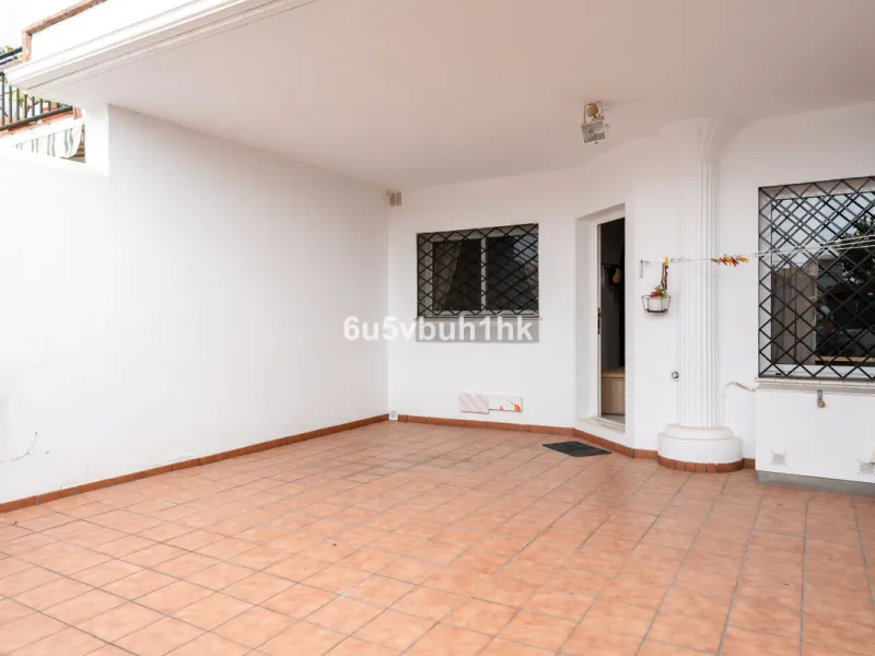House - Townhouse в продаже в Benalmadena, Málaga. В доме 5 спален и 4 ванных комнат. Площадь дома 258 м². Площадь участка 258 м²