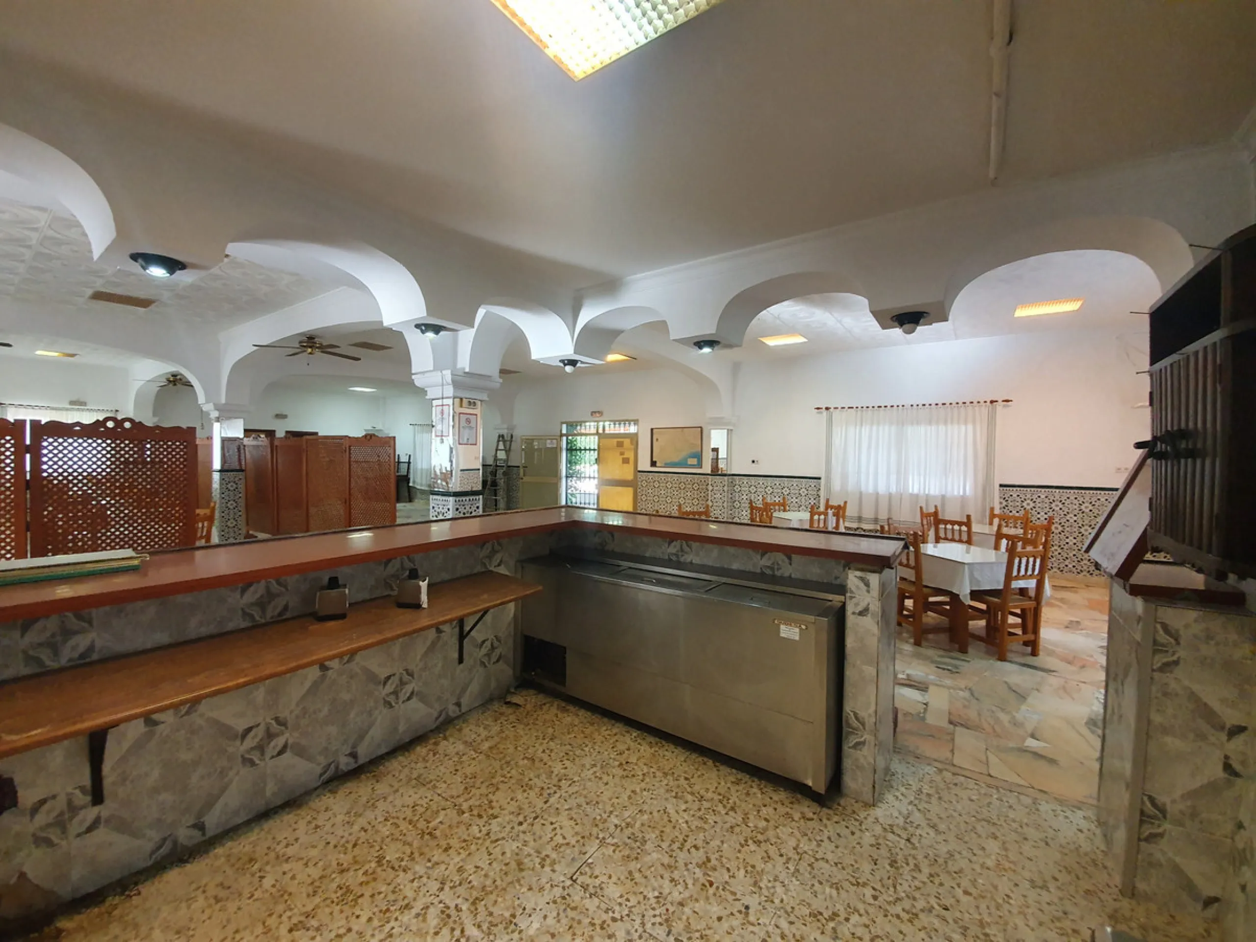 Restaurant with included living quarters on the road from COIN to TOLOX, close to GUARO. A popular route for cyclists, motorcyclists and nature enthusiasts.