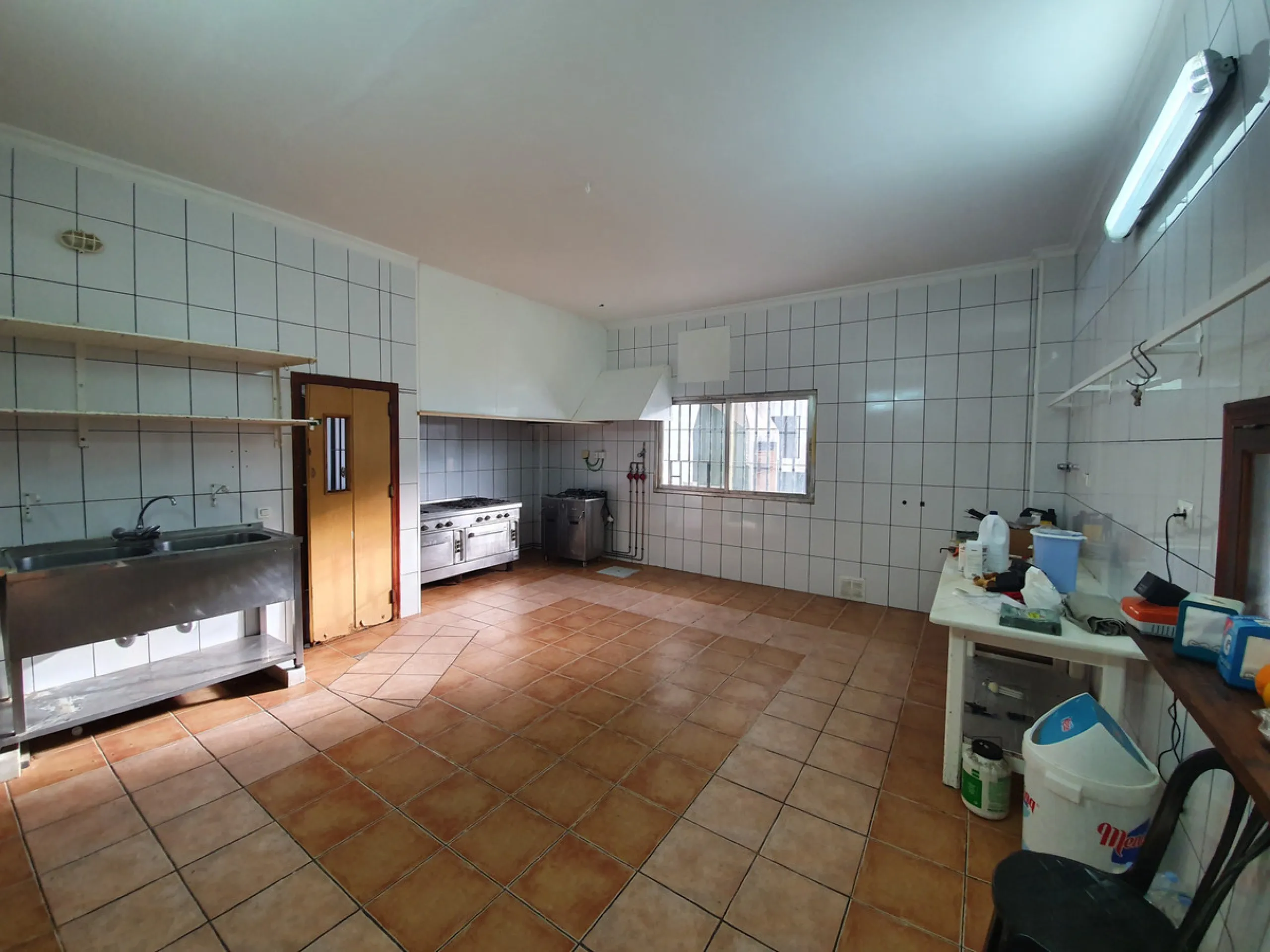 Restaurant with included living quarters on the road from COIN to TOLOX, close to GUARO. A popular route for cyclists, motorcyclists and nature enthusiasts.