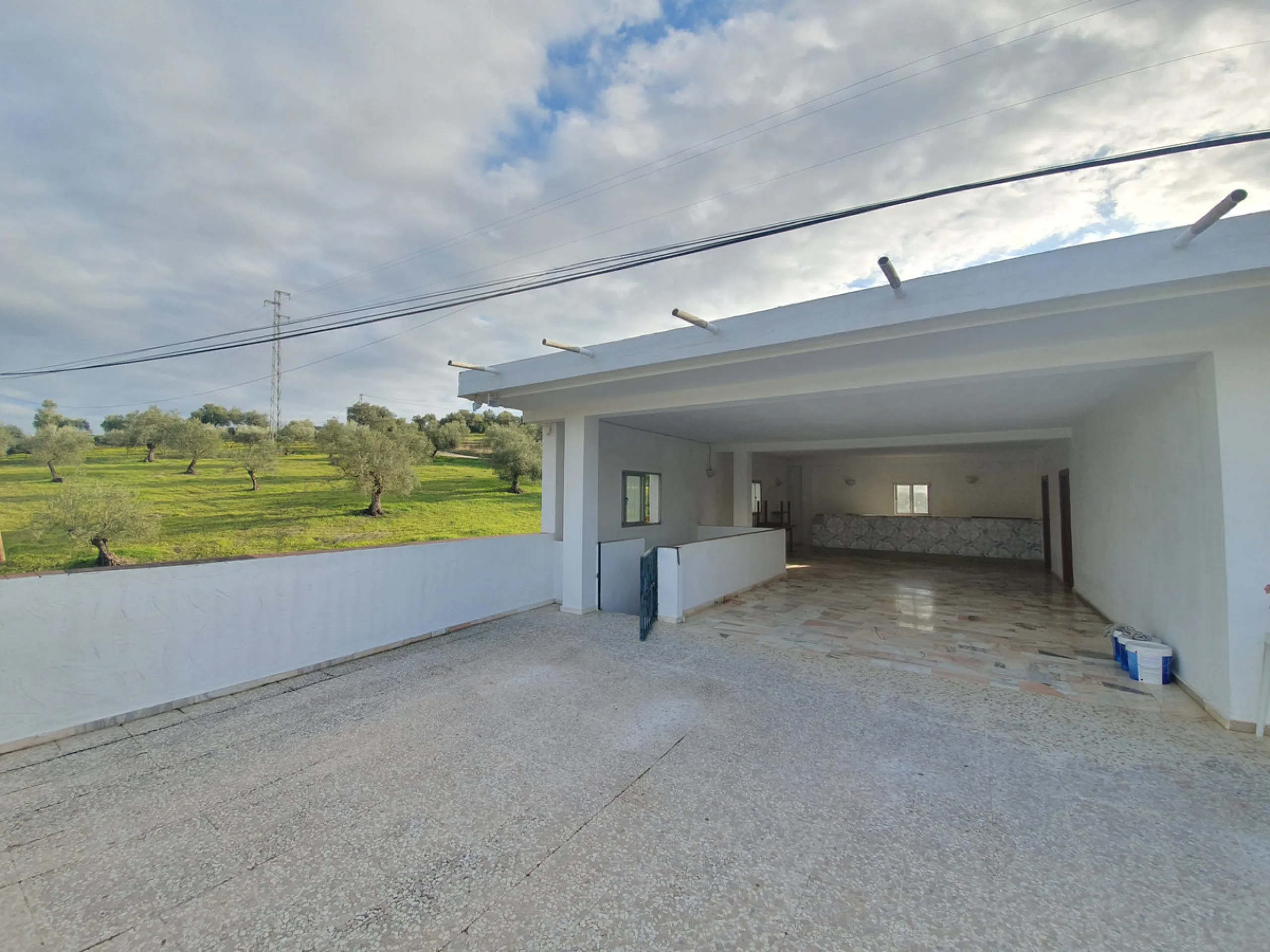 Restaurant with included living quarters on the road from COIN to TOLOX, close to GUARO. A popular route for cyclists, motorcyclists and nature enthusiasts.