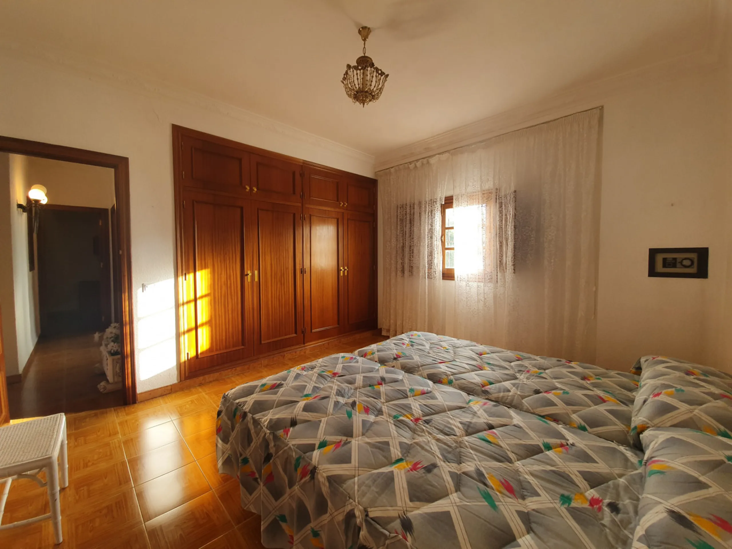 Restaurant with included living quarters on the road from COIN to TOLOX, close to GUARO. A popular route for cyclists, motorcyclists and nature enthusiasts.