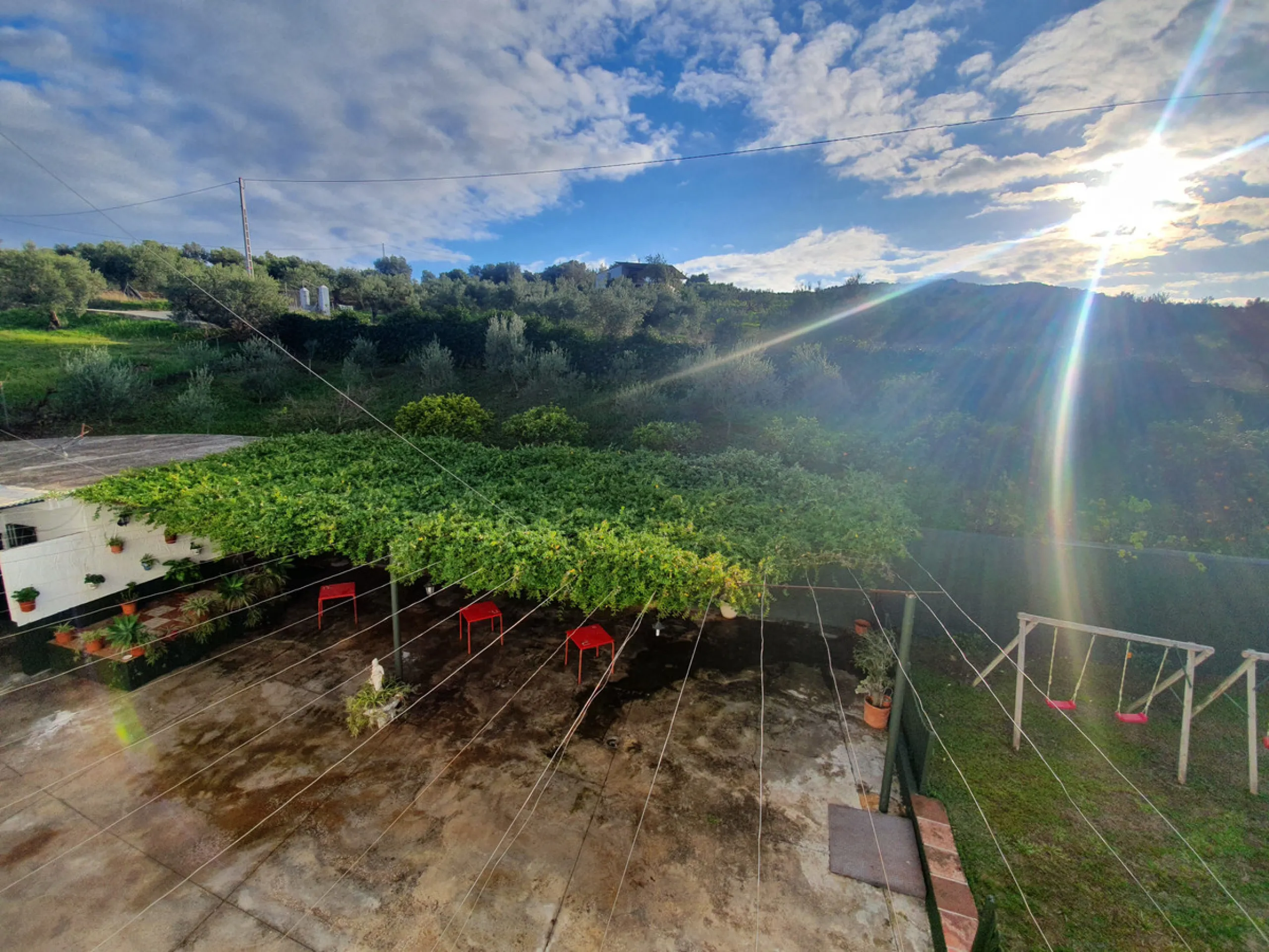 Restaurant with included living quarters on the road from COIN to TOLOX, close to GUARO. A popular route for cyclists, motorcyclists and nature enthusiasts.